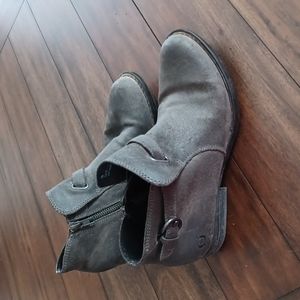 Born, Size 7, Grey